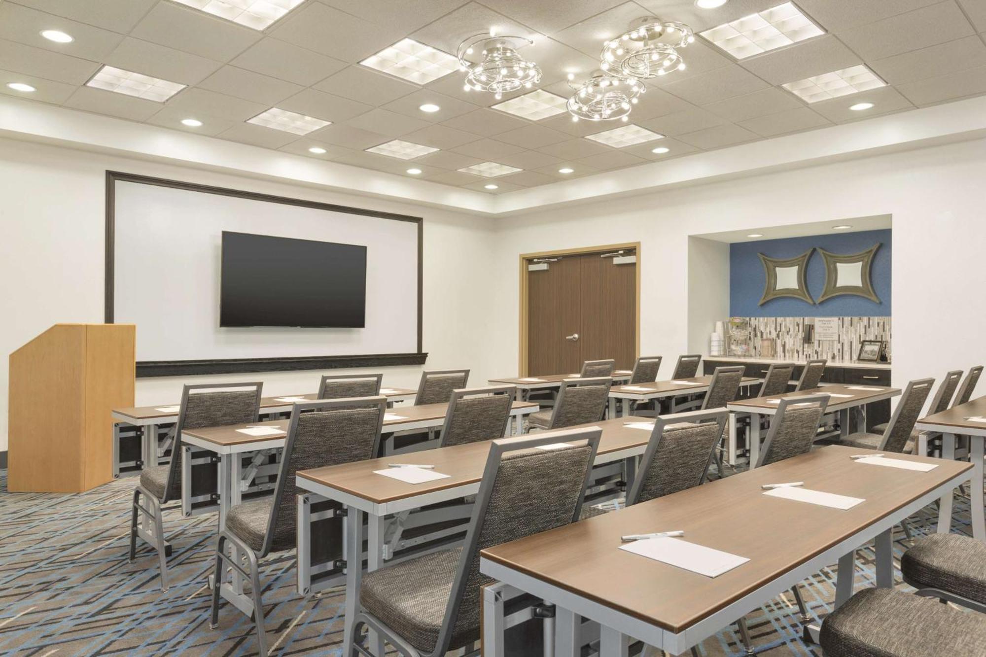 Hotel Hampton & Herndon-reston 3*